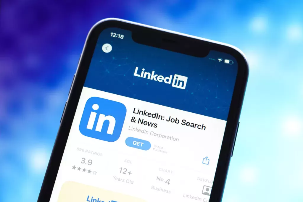 LinkedIn lance la recherche d’emploi aidée par Intelligence Artificielle