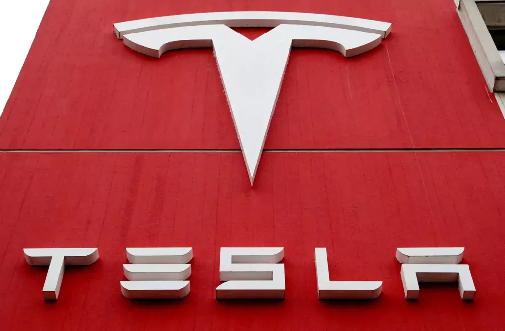 Tesla face à la controverse : Une enquête accuse l’entreprise de dissimuler des défaillances