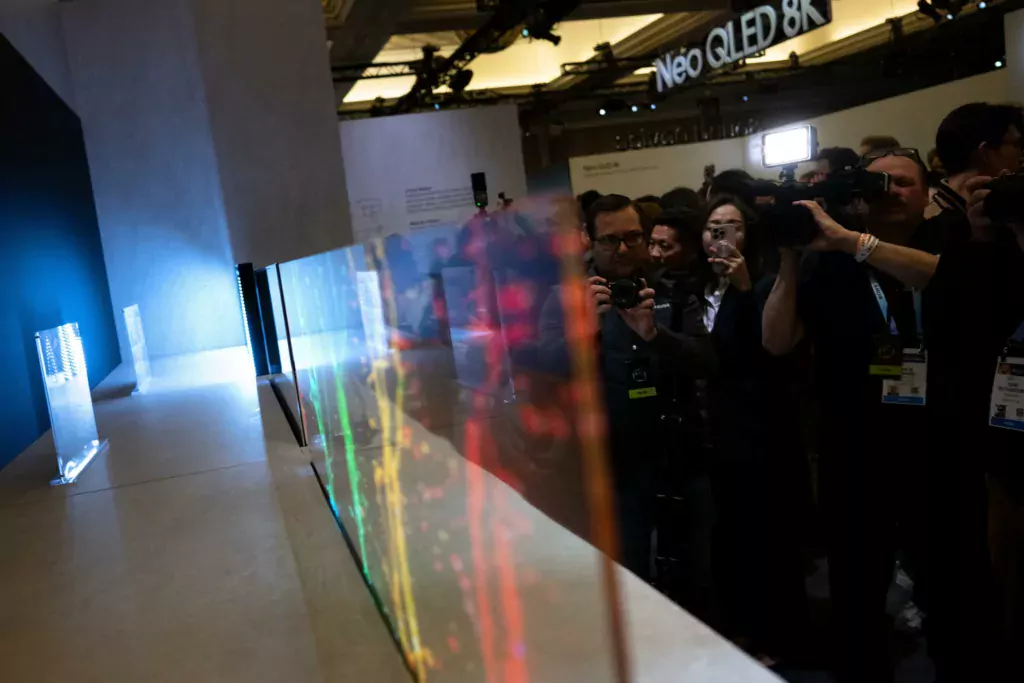 CES 2024 : Samsung et LG dévoilent leurs téléviseurs transparents