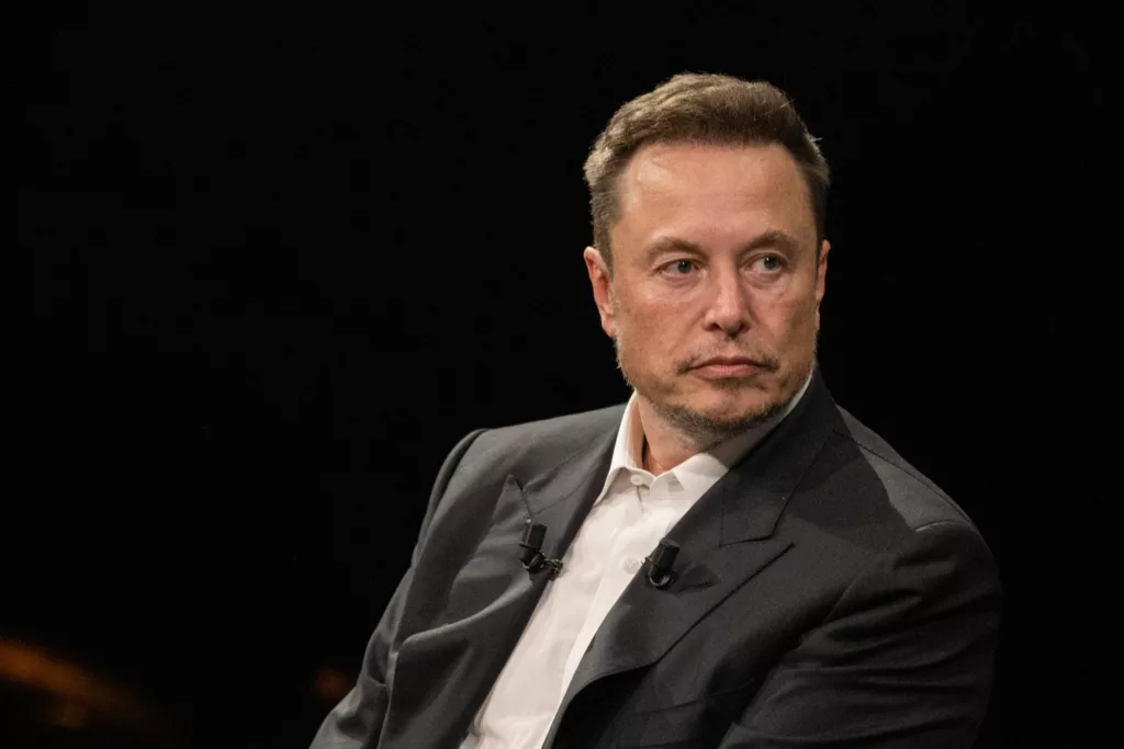 Elon Musk porte plainte contre OpenAI pour rupture de contrat