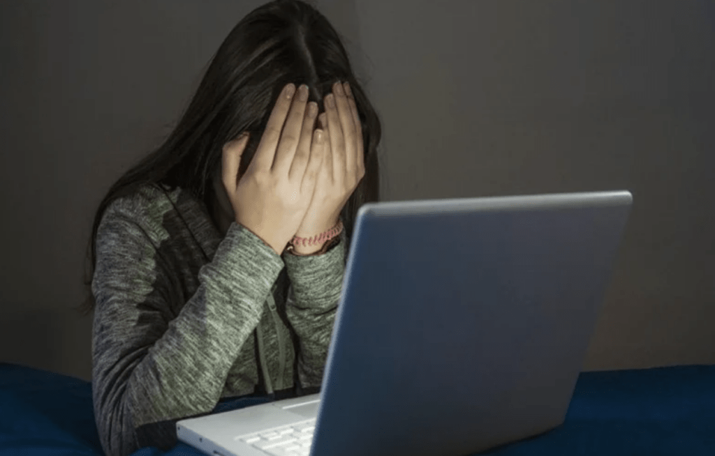 « Kif Mama Kif Baba » applaudit la résolution contre la violence numérique