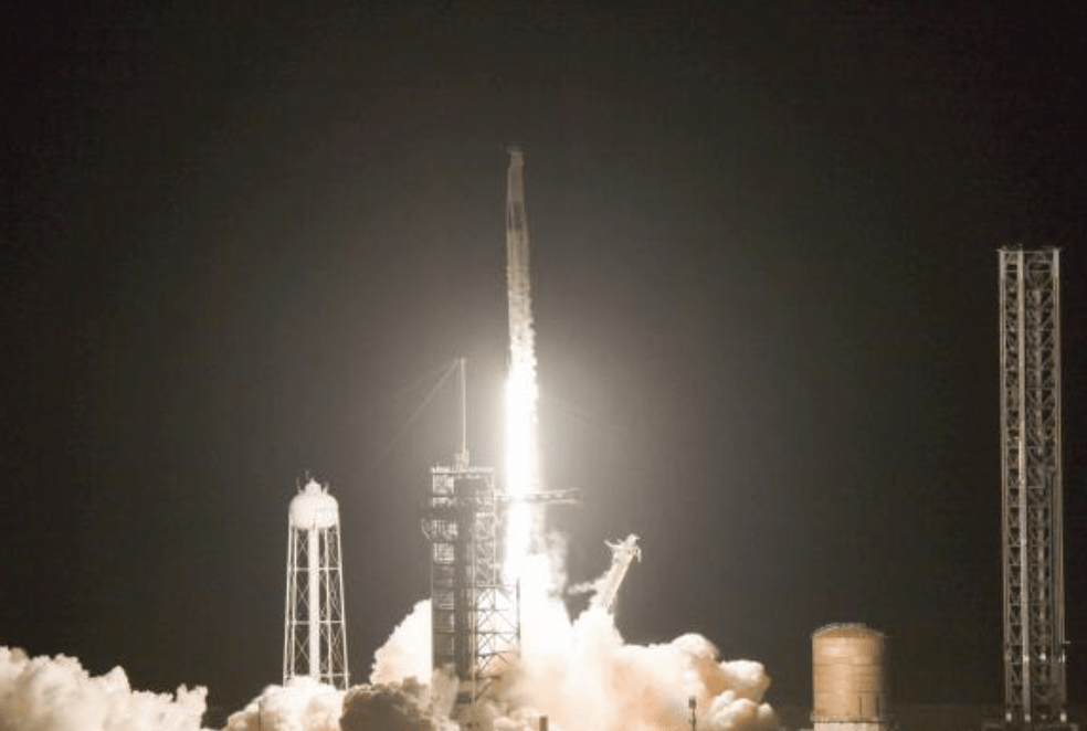 SpaceX lance la première mission privée de sortie dans l’espace