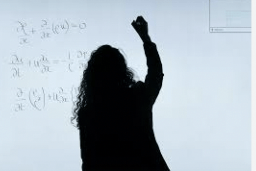 Des experts appellent à intégrer l’IA dans le système éducatif marocain